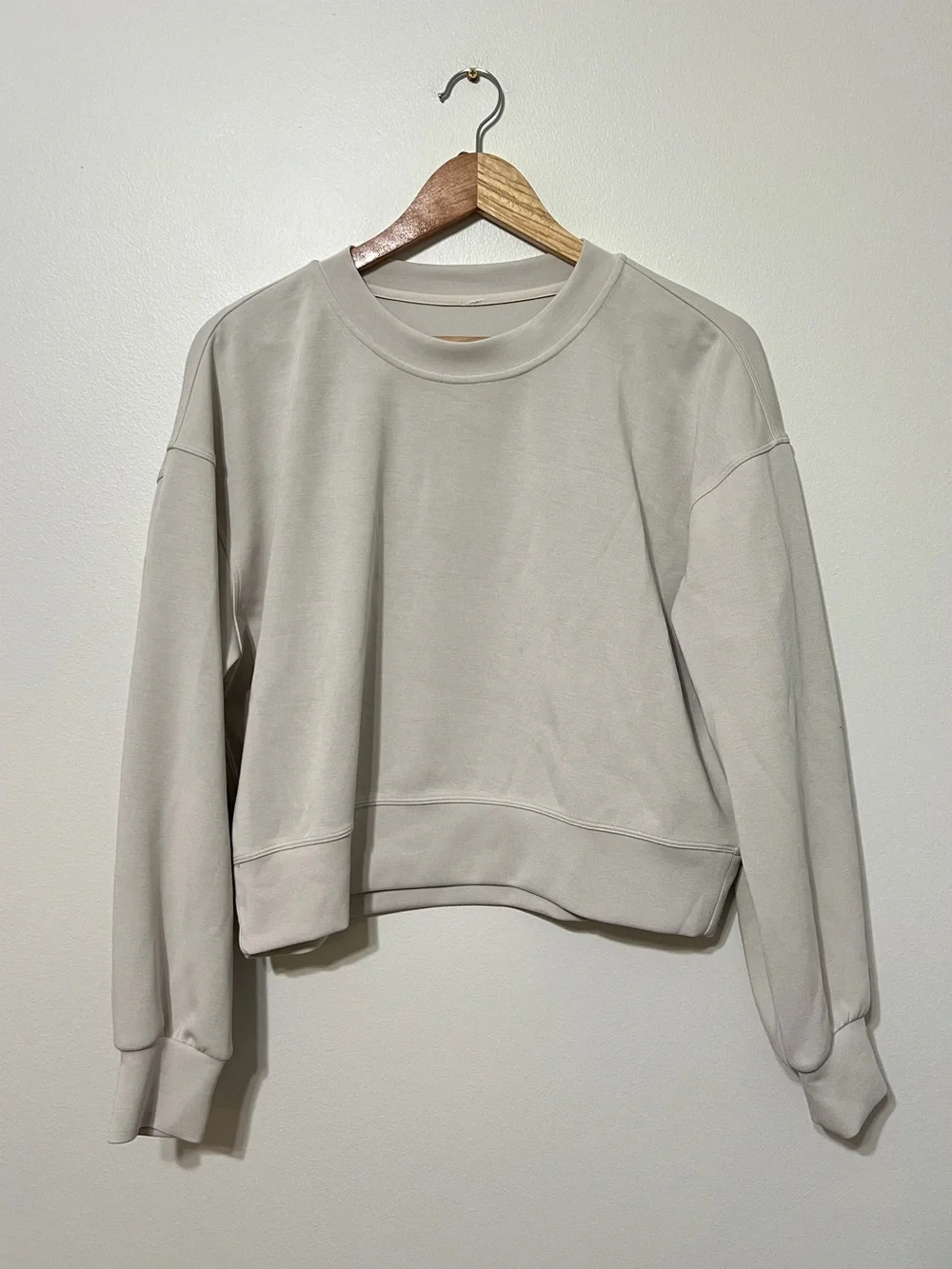 Lululemon Softstreme Cropped Crew Size 4 Pullover Sweatshirt Bone